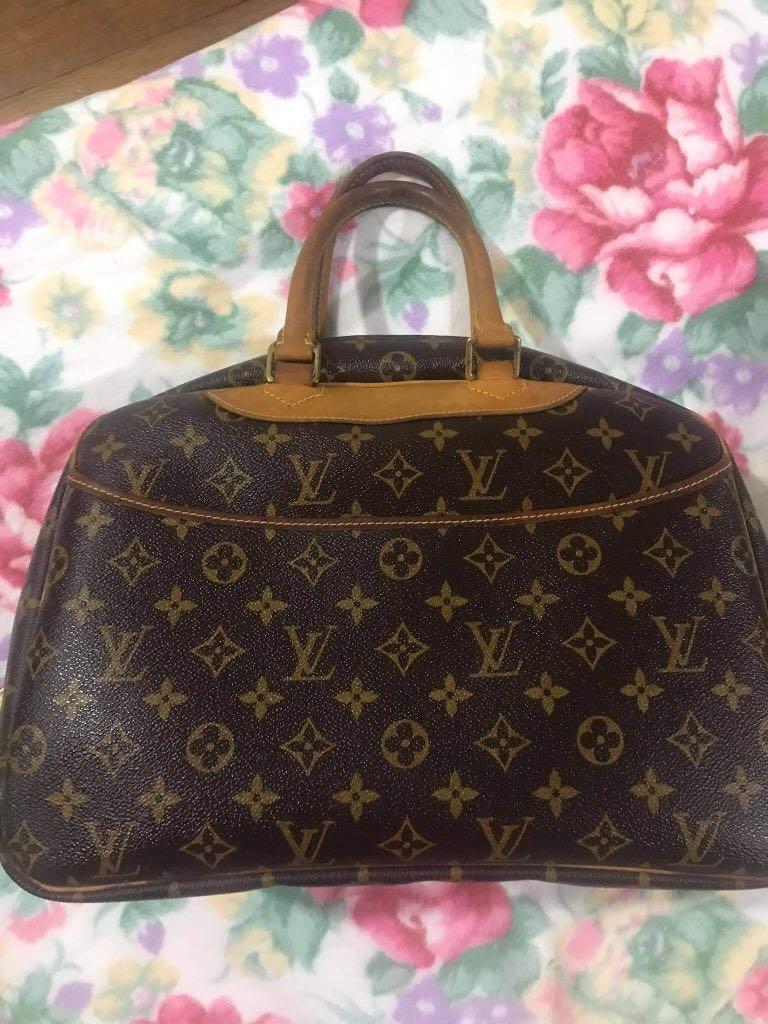 LV Deauville (Category: Luxury Bags & Wallets) located in Quezon City. Submitted by sunshine0701 (Listing ID 1101339180, Image 2). Description: Please see signs of use on the handle. .