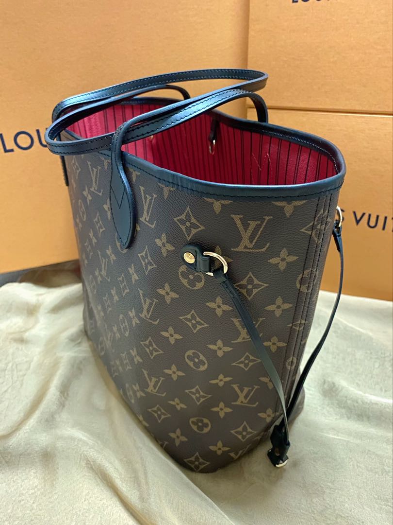 LV Neverfull MM World Tour Monogram Canvas Louis Vuitton Tote Bag, Women's  Fashion, Bags & Wallets, Tote Bags on Carousell