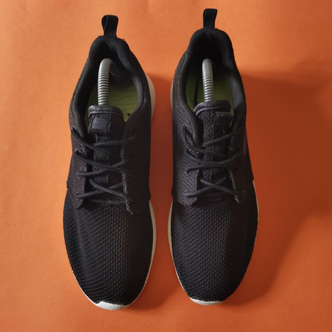 Nike Roshe Run Men s Fashion Footwear Sneakers on Carousell