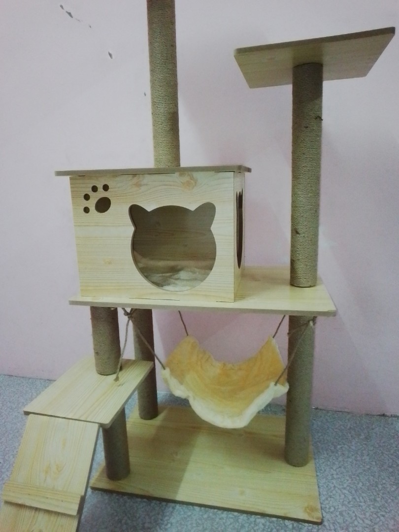 Rumah kucing 2 tingkat, Pet Supplies, Pet Accessories on Carousell