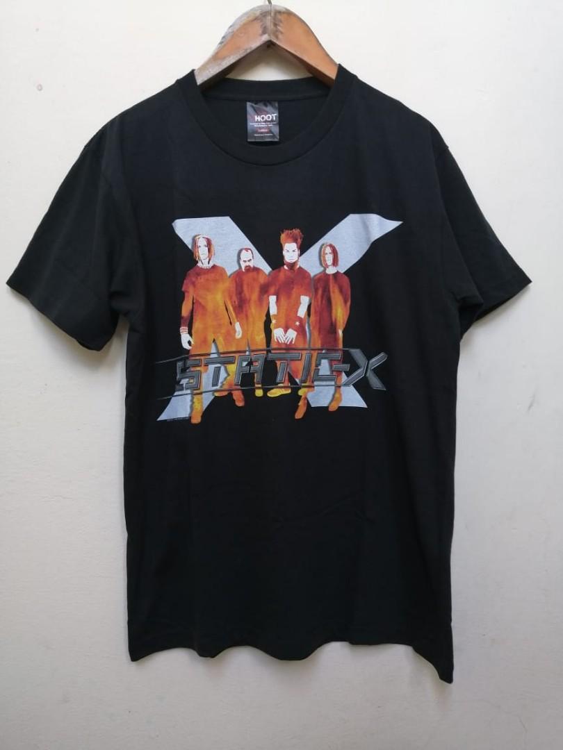Static - X (Category: Activewear) located in Labu. Submitted by thelohq (Listing ID 1101293106, Image 1). Description: Saiz L ( 21 x 29 ) tag shoot satu lubang dekat lengan Kiri ©2003 RM 150 siap pos.