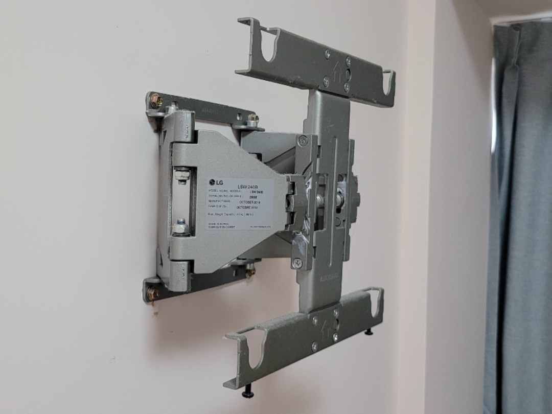 速放 LG原廠 電視活動 掛牆架 LSW240B, 家庭電器, 電視 & 其他娛樂, 電視組件及配件 Carousell