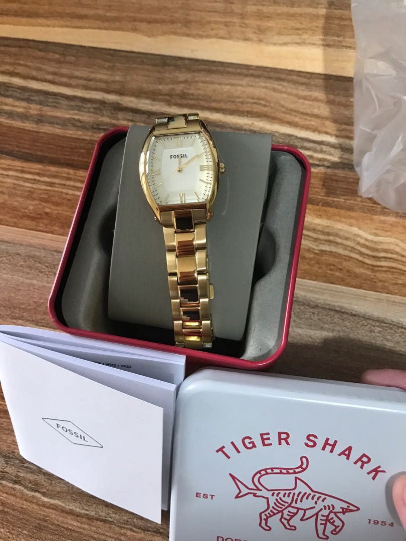 Tiger shark clearance fossil watch price