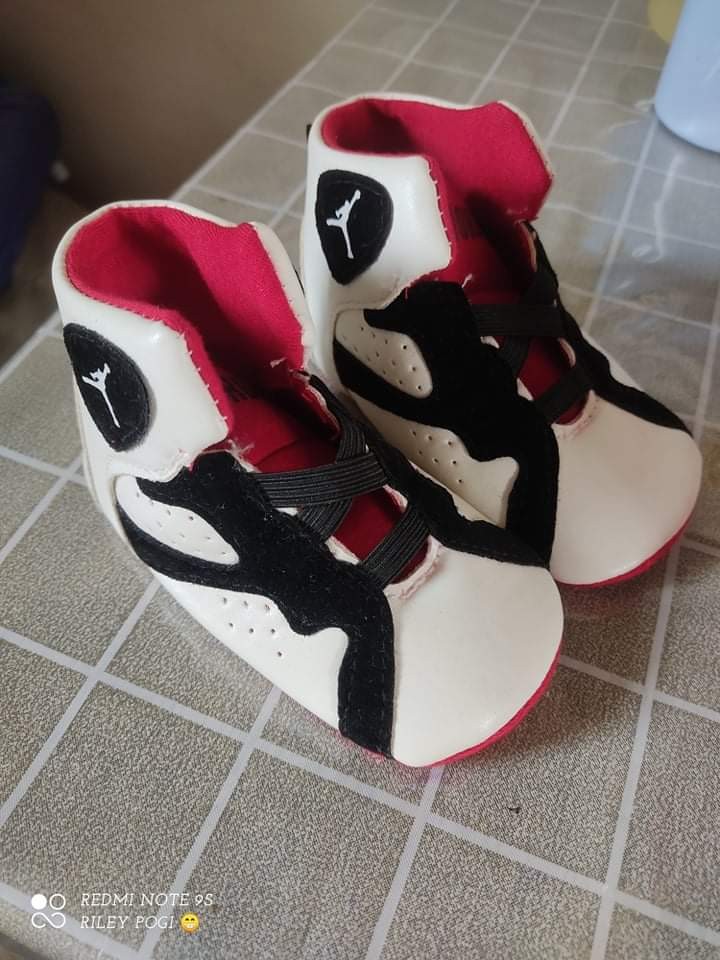 Newborn baby jordans sales shoes