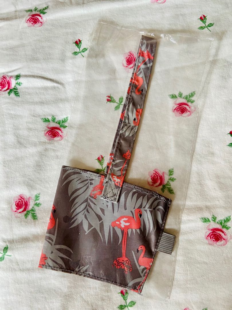 BN bubble tea/ cup holder, Everything Else on Carousell