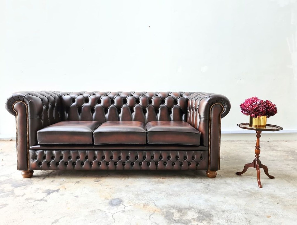 (Brand New) Luxury Leather Sofa Handmade Chesterfield Imported from