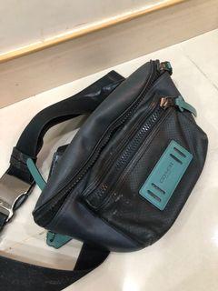 Coach 男用斜肩背包