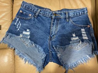 (Category: ) located in . Submitted by perrygilbert (Listing ID 1101450379, Image 1). Description: .