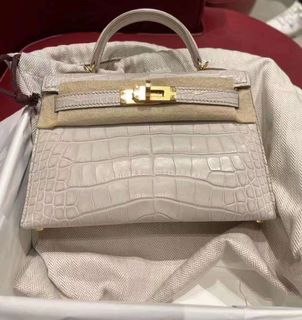 (Category: ) located in . Submitted by luxuryclosets (Listing ID 1101607260, Image 1). Description: .