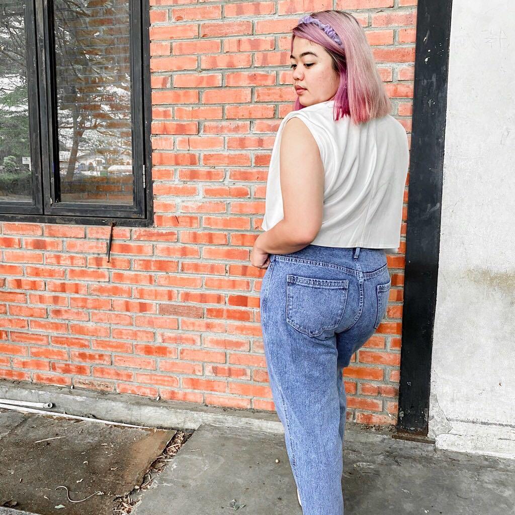 JINISO Jumbo Boyfriend Jeans REAL CURVY, Fesyen Wanita, Pakaian Wanita,  Bawahan di Carousell