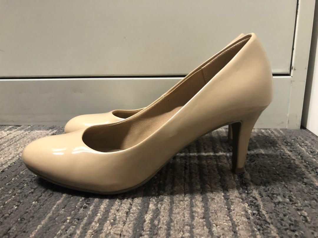 Nude heels shop office