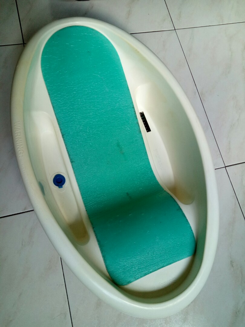 Safety first baby tub, Babies & Kids, Bathing & Changing, Bathtub