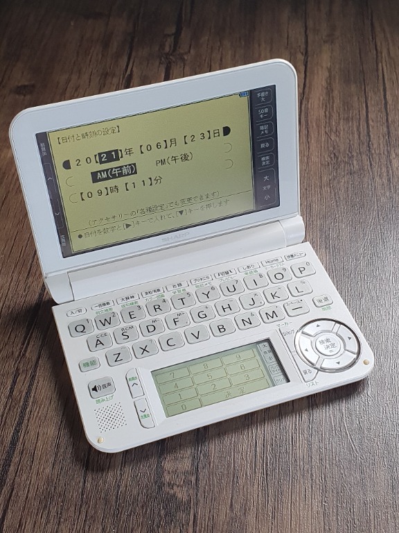 SHARP Brain PW-G5300-W Japanese English Electronic Dictionary, Computers   Tech, Office  Business Technology on Carousell