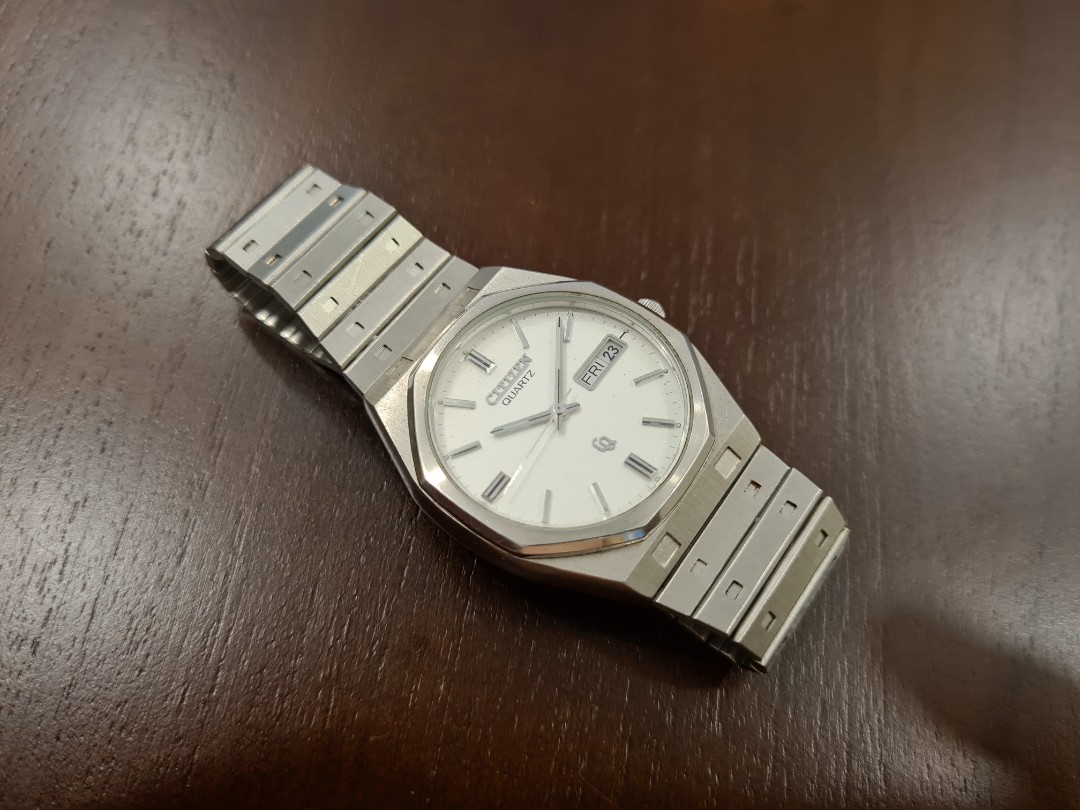 Old citizen quartz watch top