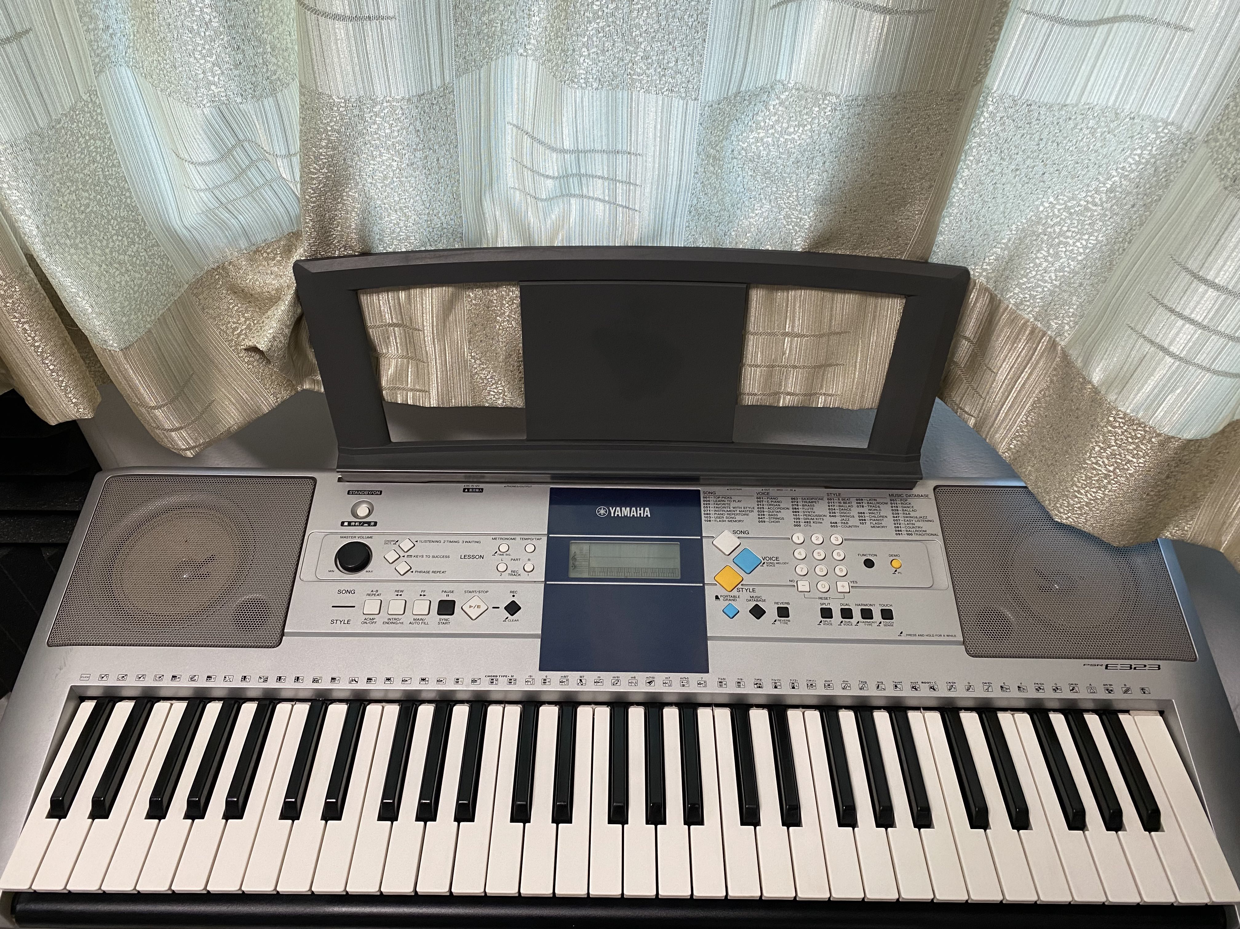 注目の YAMAHA 電子ピアノ PSR-E323 YAMAHA 楽器・機材