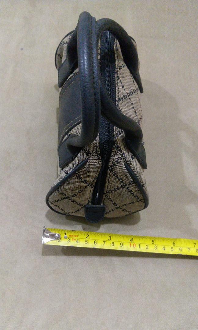 Authentic Tommy Hilfiger bag (Category: Purses & Pouches) located in Manila. Submitted by mediumcloset (Listing ID 1101821063, Image 3). Description: Original and authentic Tommy Hilfiger bag from the US given as a gift. You can have the authenticity checked in a store or specialist if you want. Flaws: Needs cleaning, the real color is gray it looks a bit beige due to age. inner straps are fraying, but from the outside it's not noticeable. Bag re