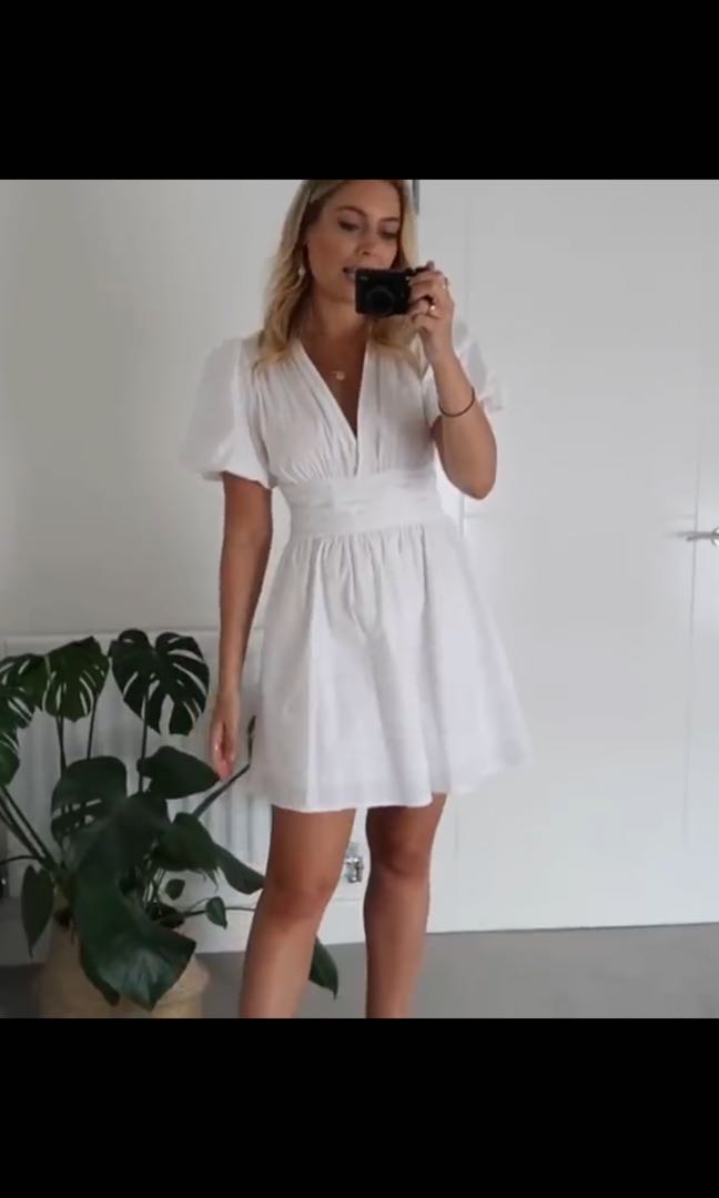BNWT) Zara Poplin Mini Dress with Puff Sleeves in White, Women's Fashion,  Dresses u0026 Sets, Dresses on Carousell