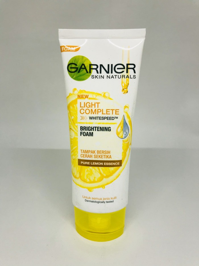GARNIER LIGHT COMPLETE BRIGHTENING FOAM PURE LEMON ESSENCE 100 ML, Kesehatan & Kecantikan, Kulit