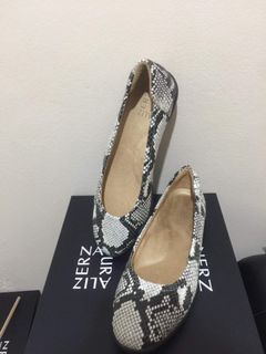 (Category: ) located in . Submitted by justgoodfinds (Listing ID 1101792767, Image 1). Description: .