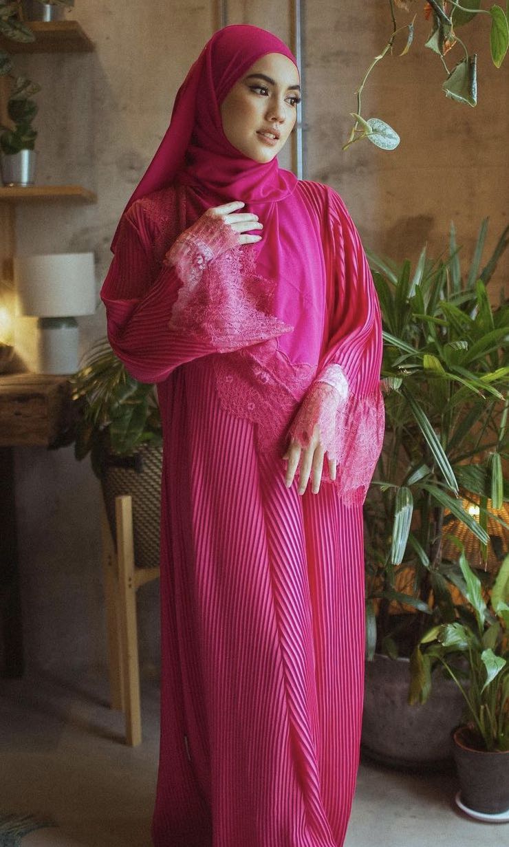 jubah pleated lace