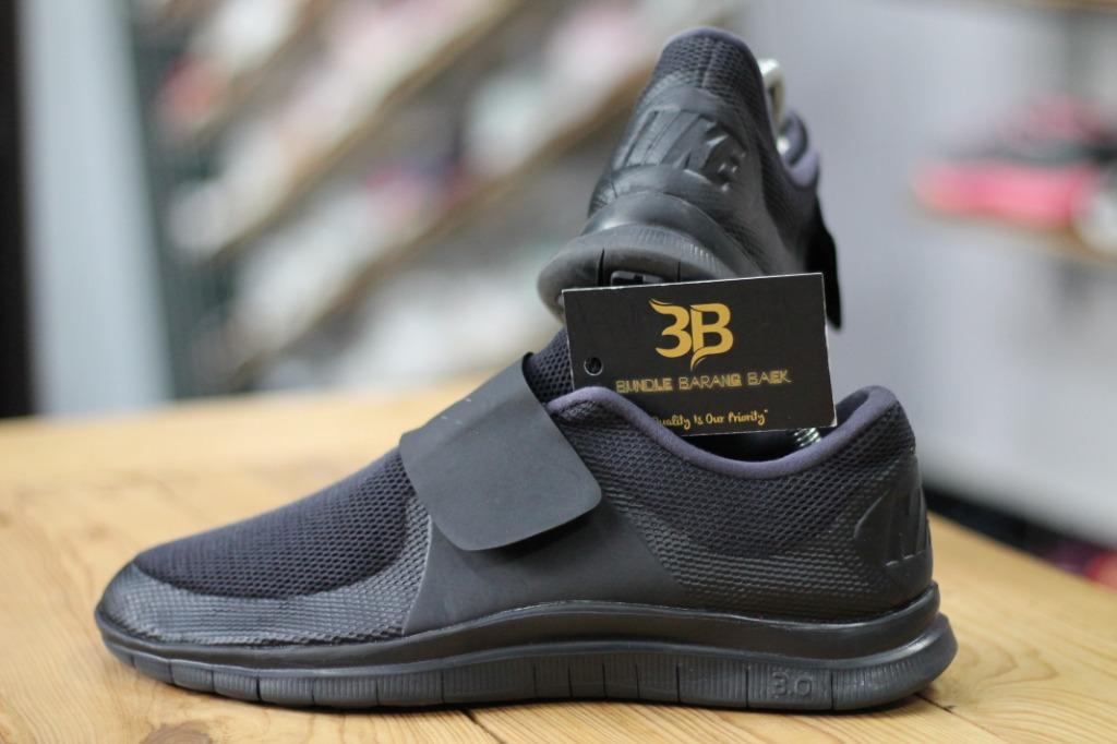 Nike socfly black top