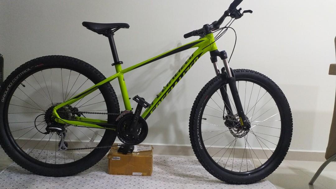 Specialized Bicycle Men s Pitch Sport M Sports Equipment