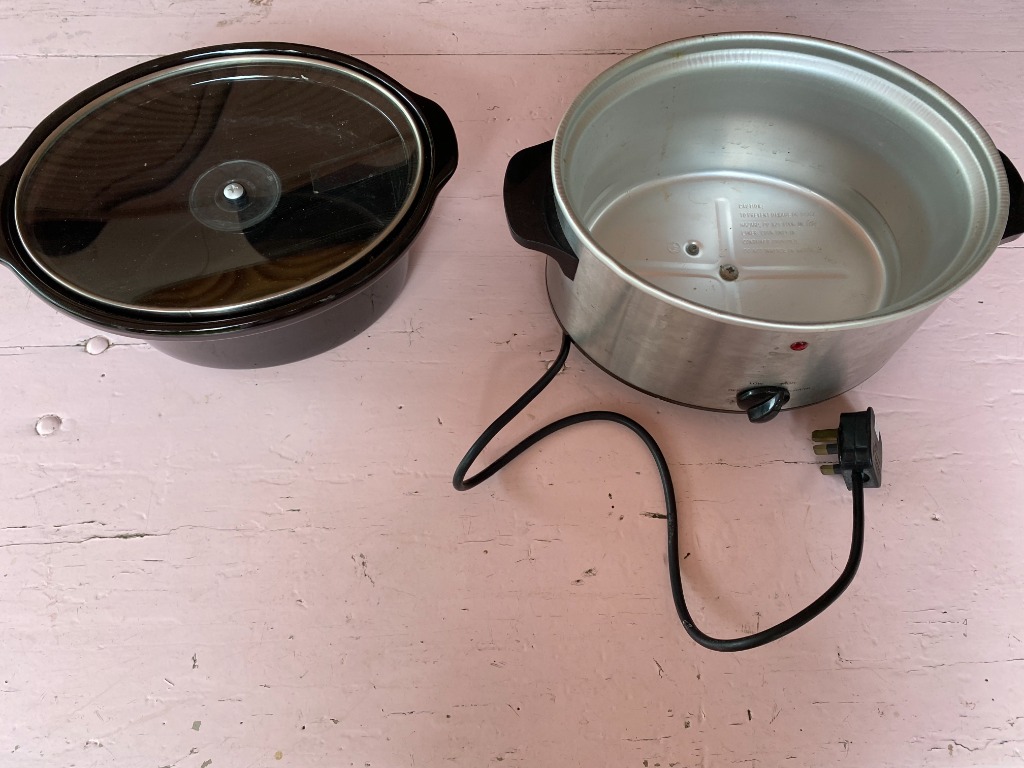 Tesco Slow Cooker Model SC356, TV & Home Appliances, Kitchen Appliances
