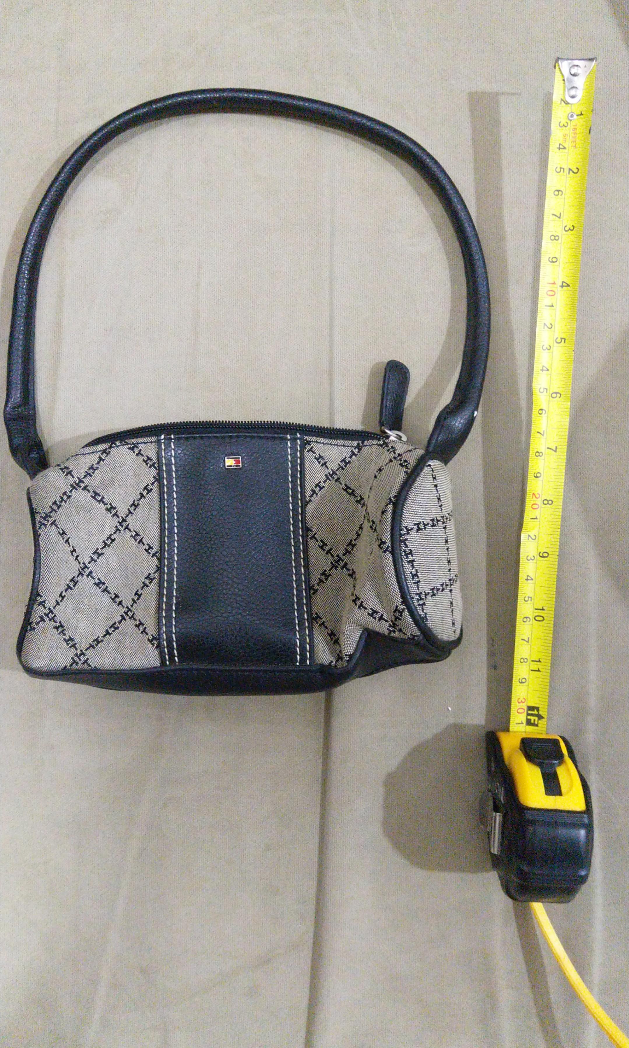Authentic Tommy Hilfiger bag (Category: Purses & Pouches) located in Manila. Submitted by mediumcloset (Listing ID 1101791021, Image 3). Description: Original and authentic Tommy Hilfiger bag from the US given as a gift. You can have the authenticity checked in a store or specialist if you want. Flaws: white dot on handle and a stain that may be removed through washing. Other than that it all still looks good as new. Reason for selling: haven't u