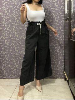 TOPSHOP BLACK CULLOTE JEANS / FLARE JEANS