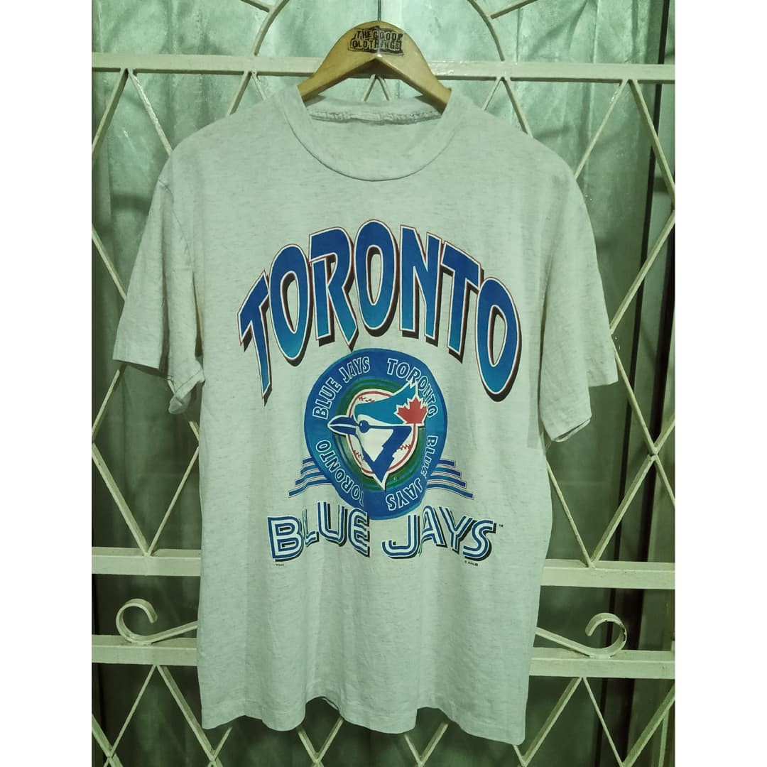 Vintage 90's TORONTO BLUE JAYS MLB t-shirt, Men's Fashion, Tops & Sets,  Tshirts & Polo Shirts on Carousell