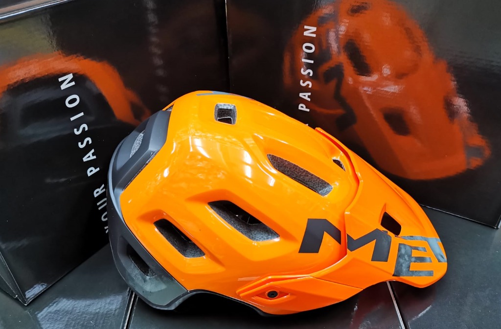 2021 Met Roam MIPS MTB Helmet Orange Size Medium Large