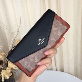 (Category: ) located in . Submitted by banana.outlet (Listing ID 1098204318, Image 1). Description: .