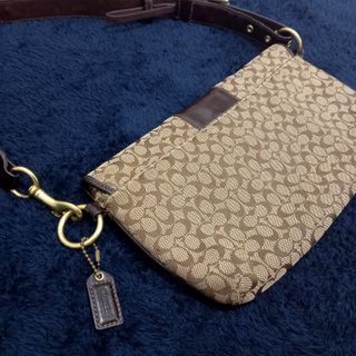 (Category: ) located in . Submitted by copmyauthenticitems (Listing ID 1098157836, Image 1). Description: .