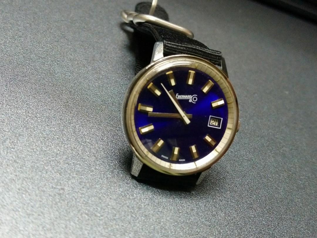 Eberhard Automatic （分類：手錶）位於 Hong Kong。 由 zenstone_4dd86a 提交（商品編號 1098061111，圖片 1）。簡介： 70 年代自動EBERHARD 35mm w/o crown 放射籃面,非原裝帶扣 水晶面殘舊有崩 準時行走 誠意留電 謝！。