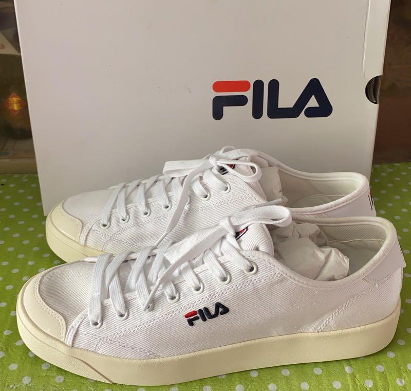 Fila white classic kicks