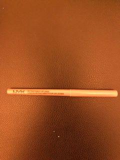 Free lip liner
