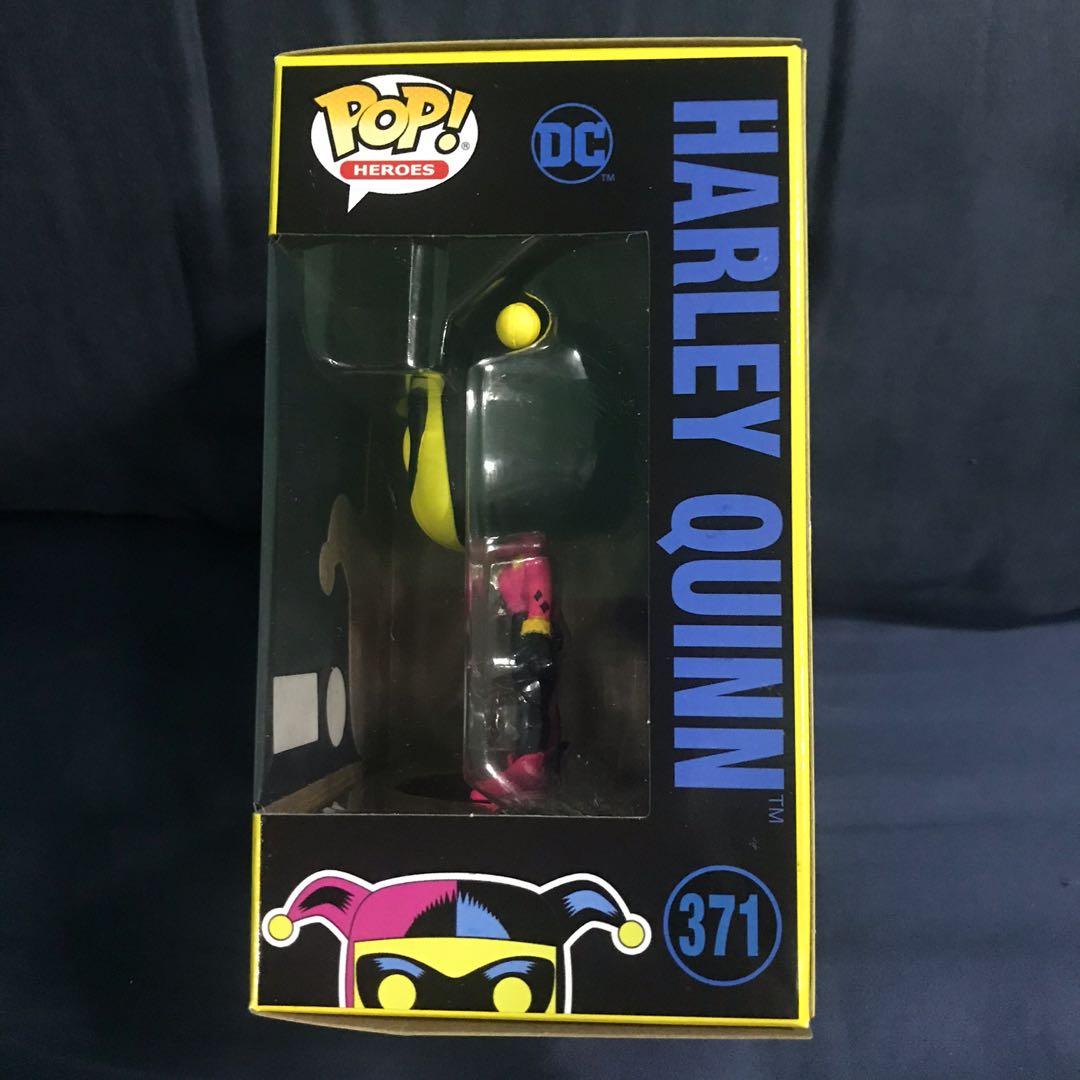 Hot Topic Exclusive Blacklight Harley Quinn Funko Pop, Hobbies & Toys