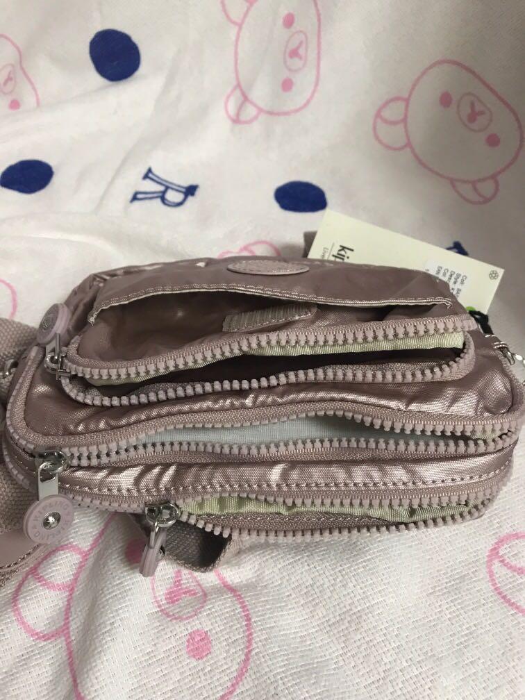 kipling （分類：長銀包）位於 Hong Kong。 由 wilddolphin.551077 提交（商品編號 1098200960，圖片 4）。簡介： 買返黎沒用過 有多格 。
