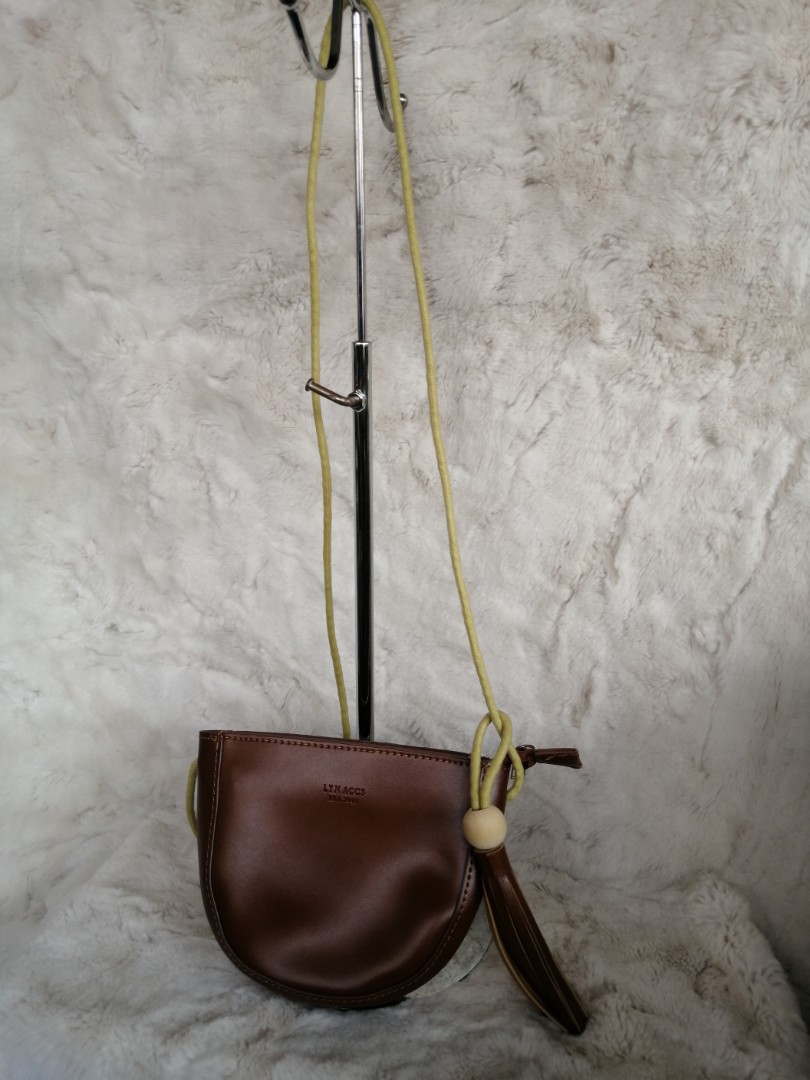 Lyn Accs est 2001 sling bag, Women's 