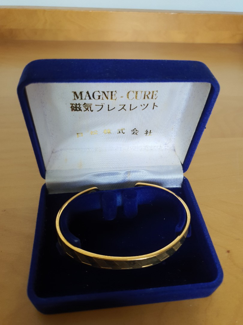 Gold top magnetic bracelet