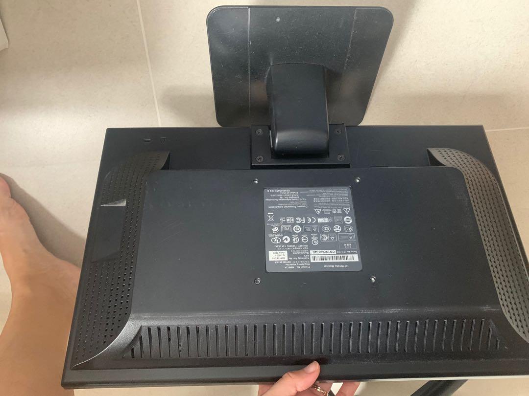 Monitor (Category: Desktops) located in Singapore. Submitted by flowers4u (Listing ID 1098024468, Image 3). Description: Monitor as shown in picture. Able to turn on. Working well. Screen abit yellow tint. Self collection yishun Blk 427 .