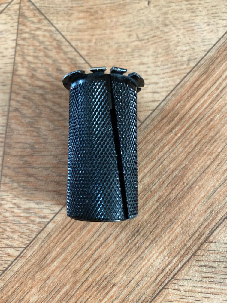 Specialized compression plug for carbon forks steerer tube lightweight