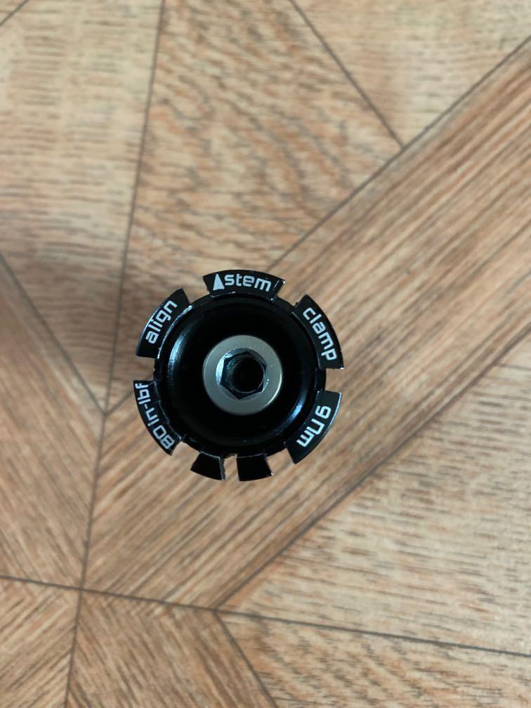 Specialized compression plug for carbon forks steerer tube lightweight