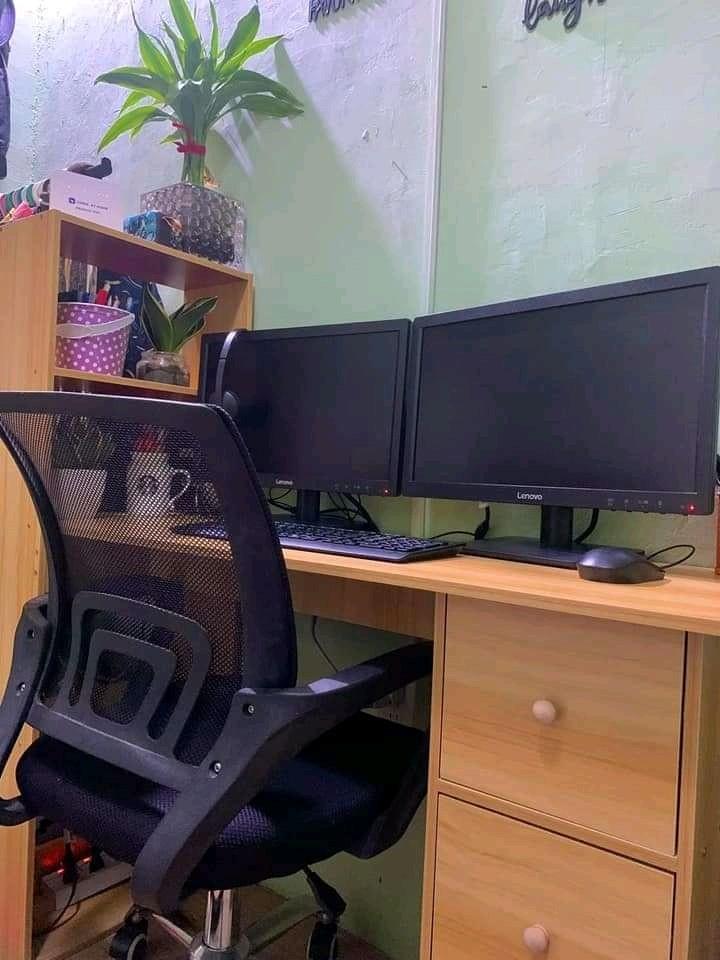Computer table on sale and chair olx