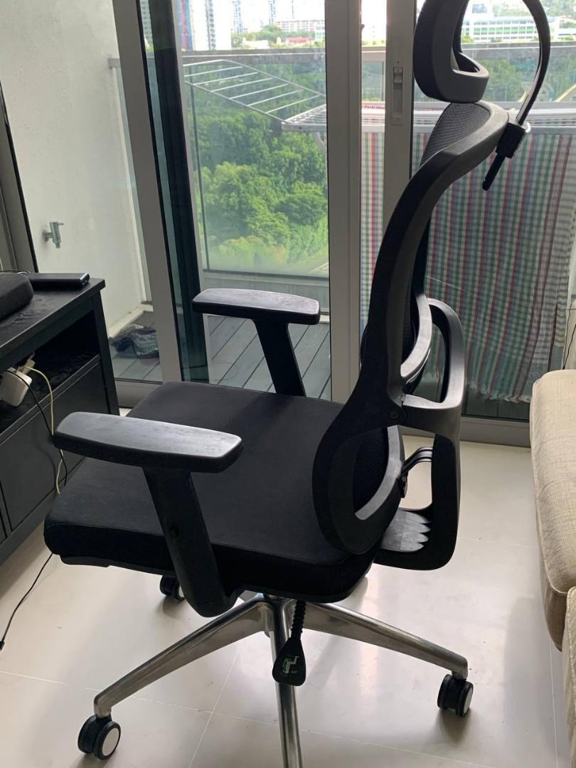 UMD ergonomic mesh chair, Furniture & Home Living, Furniture, Chairs on ...