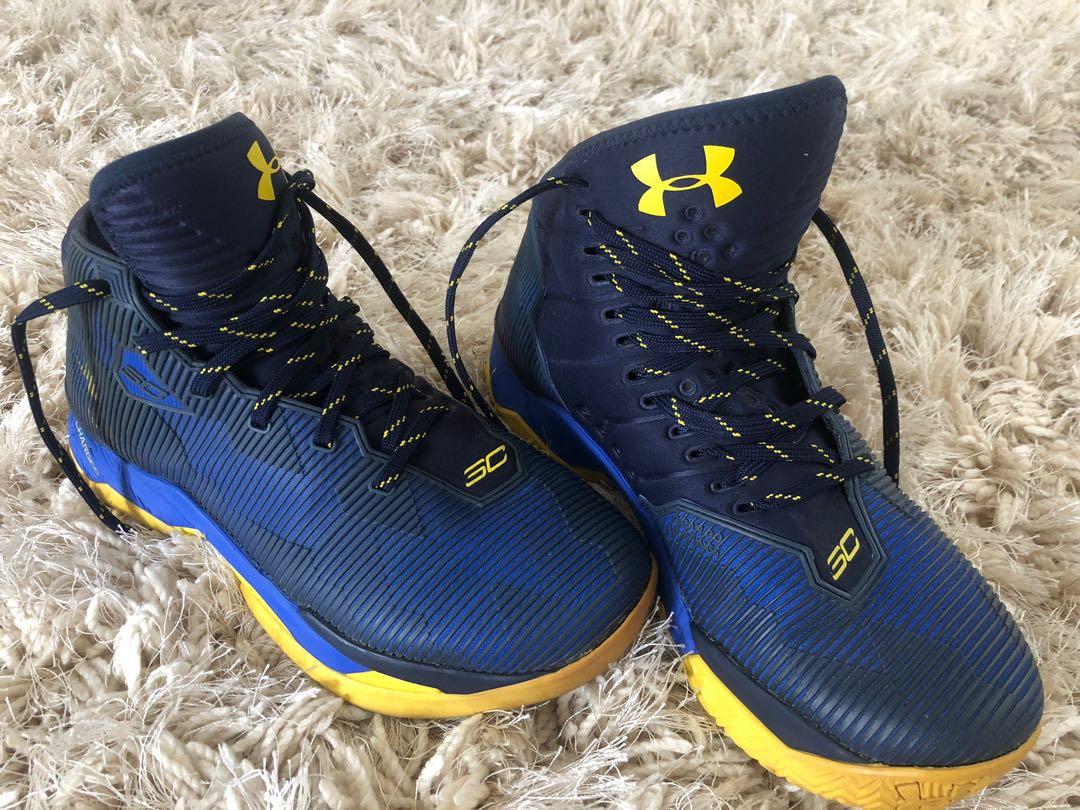 Under Armour Boy's Curry  Basketball Shoes, Men's Fashion, Footwear,  Sneakers on Carousell