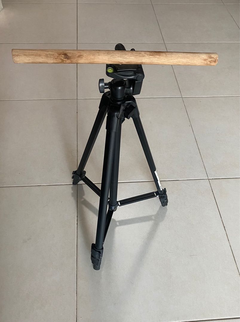 Used tripod stand, Pet Supplies, Homes & Other Pet Accessories on Carousell