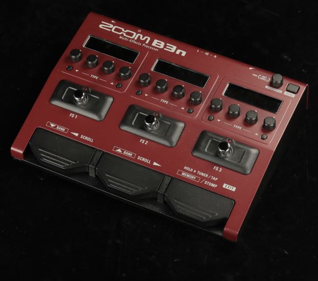 Zoom B3n bass guitar multi effects processor, Hobbies & Toys, Music