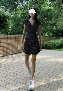 Brandy melville blair floral cotton dress, 女裝, 連身裙& 套裝, 連身裙- Carousell