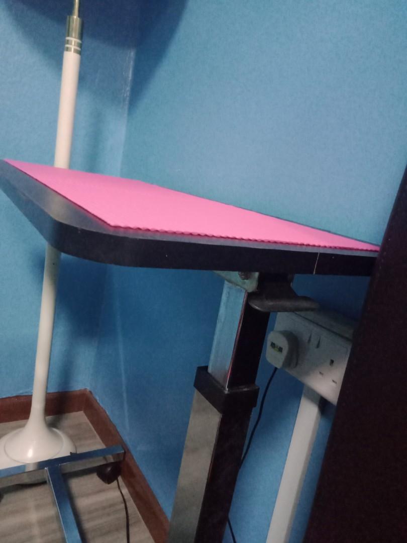 Adjustable table (Category: Tables & Sets) located in Singapore. Submitted by fishtankmover (Listing ID 1102058612, Image 2). Description: very solid metal condition 9/10 size :30cm x 70cm.